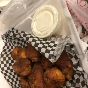 chicken wings and fried chicken, fried chicken wings, fried chicken, chicken, bbq wings, poultry, chicken wings, food, bbq chicken