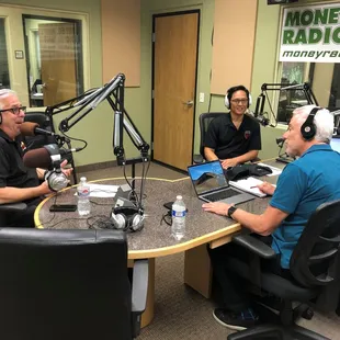 Dr. Christopher Yeung was on Money Radio last Friday, October 25. https://www.sciatica.com/news/dr-christopher-yeung-on-money-radio/