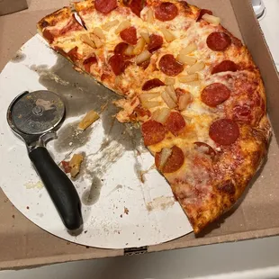 Large, Pepperoni &amp; pineapple