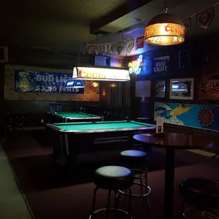 Cold beers, pool and Dodgers on Live TV!