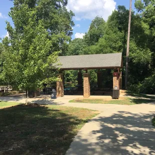 Grill &amp; picnic area