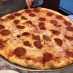 Large pepperoni pizza