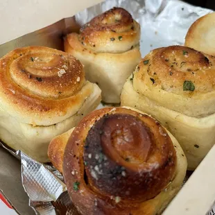 Squisito Garlic Knots (6) 5/5! So good!!!