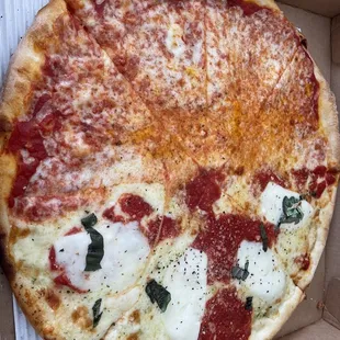 Cheese and grand mom pizza 3.5/5