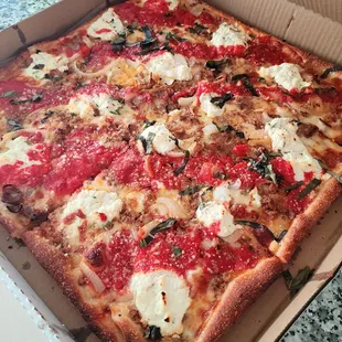 16" Flatbread (Grandma) Lasagne Pizza. | artichoke, mushrooms, roasted peppers, black olives, and Squisito® red sauce. Add sausage, onions.