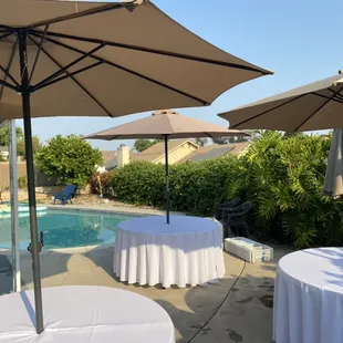 9' umbrellas with 60" round tables