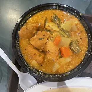 2pcs Vada with 2 chutney and Sambar