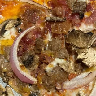 Bacon cheeseburger pizza toppings fresh!