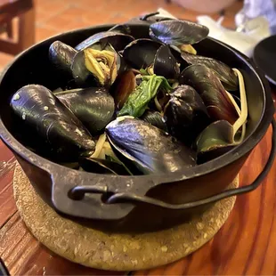 Mussels and Linguini with Spinach, White Wine, and Lime Sauce