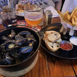 St Arnold&apos;s Mussel Pots &amp; Bread