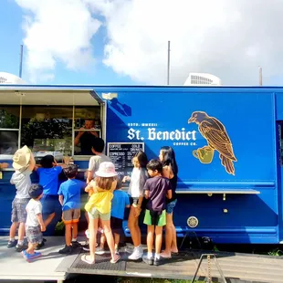 Cute little area with plenty of seating and shade. Appreciate the bowl of water for the dogs.