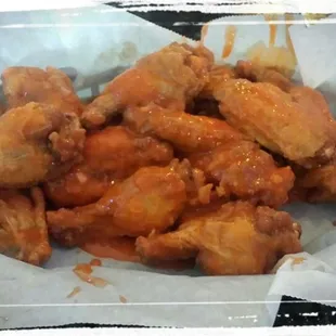 food, chicken wings, chicken, bbq wings, fried chicken, fried chicken wings, poultry, bbq chicken, chicken wings and fried chicken