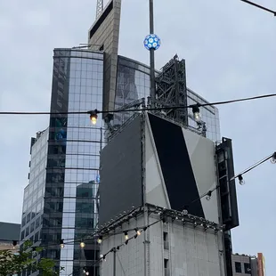 Has great view of Times Square new year ball.