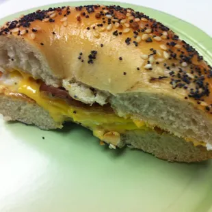 Egg &amp; cheese sandwich w/bacon on everything bagel.