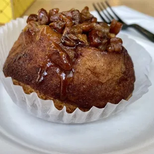 Pecan cinnamon bun