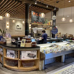 sushi and sashimi, interior