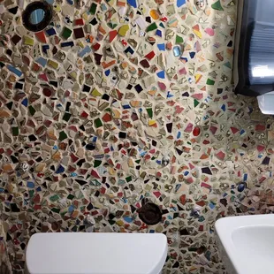 How cute is this bathroom wall?!