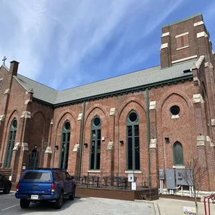 a car parked in front of the building