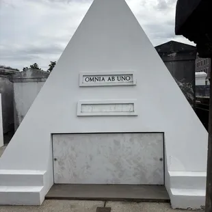 Nicholas Cage future place of rest