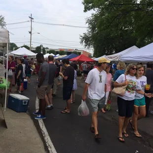 Nice-sized crowd is still easy to navigate to your favorite vendor!