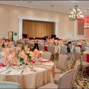 Reception in gold and peach