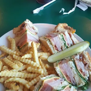 I came here with me mom and cousin! We were the only ones in the place seeing that it wad off season for Holiday world but it was good!