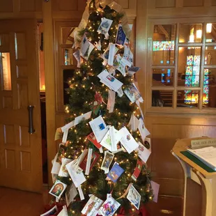 Angel giving tree, a Catholic annual tradition