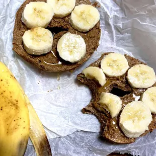 Cinnamon rasin bagel (with my own toppings)