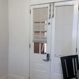 Broken blinds right by the hall. Remember this was a 400 dollar room.