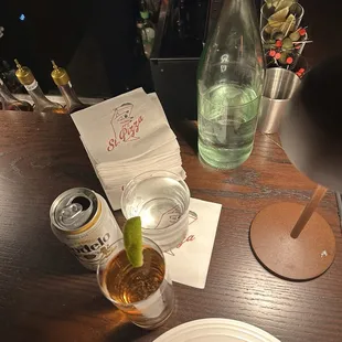 Cold Modeldo beer plus fresh limes