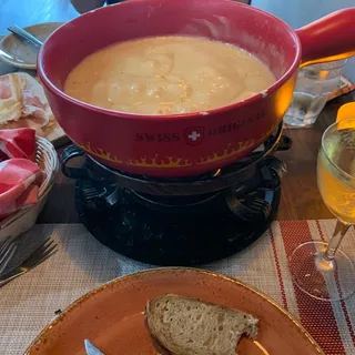 Traditional Cheese Fondue / Serves 2