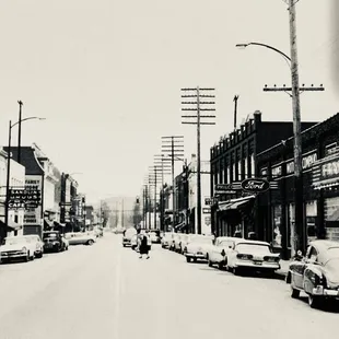 a black and white photo of a city street