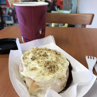 Cinnamon roll with cream cheese