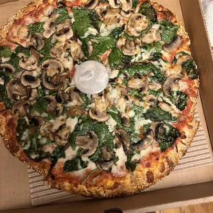 Spinach mushroom pizza