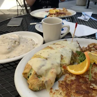 BISCUIT & GRAVY (HALF)