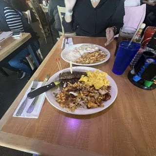 2 EGGS AND HASHBROWNS