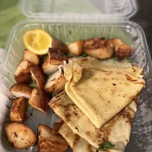 Where are the toppings and what the hell even is this?! Looks like a sad public school cafeteria lunch from the 80s! Nope!