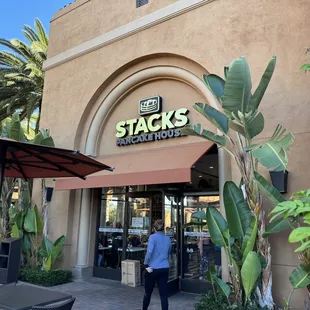 The front of this place. First time we have come without a line out the door!!!