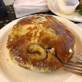 Mac Nut Banana Pancake