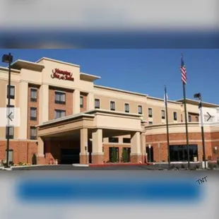 the exterior of the hampton hotel