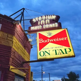 budweiser on tap sign