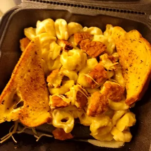 Tortellini alfredo w/chicken strips cut up. Do not recommend