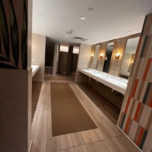 Women&apos;s bathroom