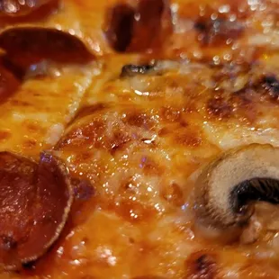 Close-up of pepperoni and mushroom