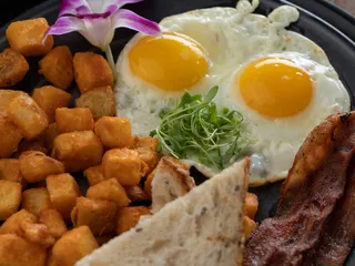 Bayshore Cafe Lounge