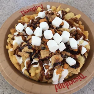 Halloween 2017 - Campfire S&apos;more Funnel Cake
