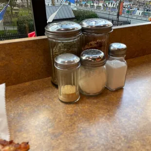 Now that's how U set a table in a pizza joint!!!