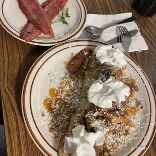 Carmel apple crepe&apos;s
