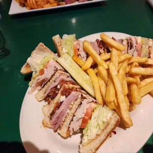 Pub Club with fries - a lot of sandwich with great proportions