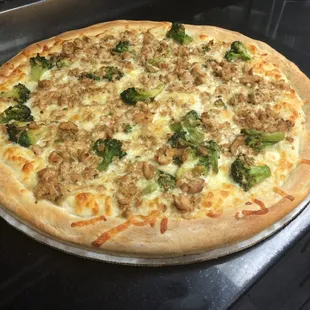 large chicken and broccoli pizza with Alfredo sauce on the base